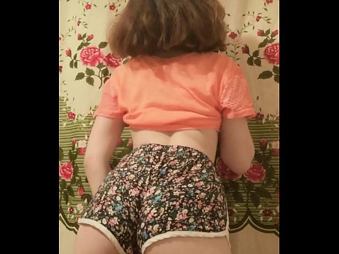 ❤️ Sexy junges Babe zieht ihre Shorts vor der Kamera aus ❤❌ Beautiful porn bei uns ❌️