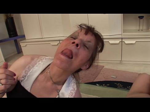 ❤️ Zwei Großmütter und ein Großvater haben einen Dreier ❤❌ Beautiful porn bei uns ❌️